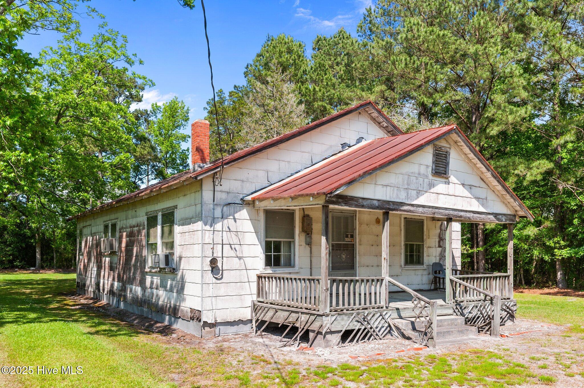 27 Cc Road Vanceboro, NC 28586 - Photo 3 of 50 3-web-or-mls-_DSC6630
