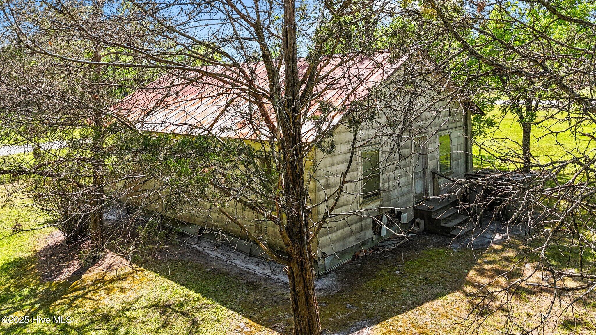 27 Cc Road Vanceboro, NC 28586 - Photo 39 of 50 39-web-or-mls-DJI_20250506152217_0760_D
