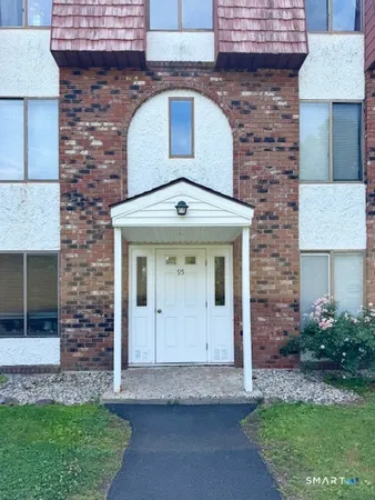 $1,700 | 95 Woodsedge Drive, Unit 2C, Newington, CT 06111