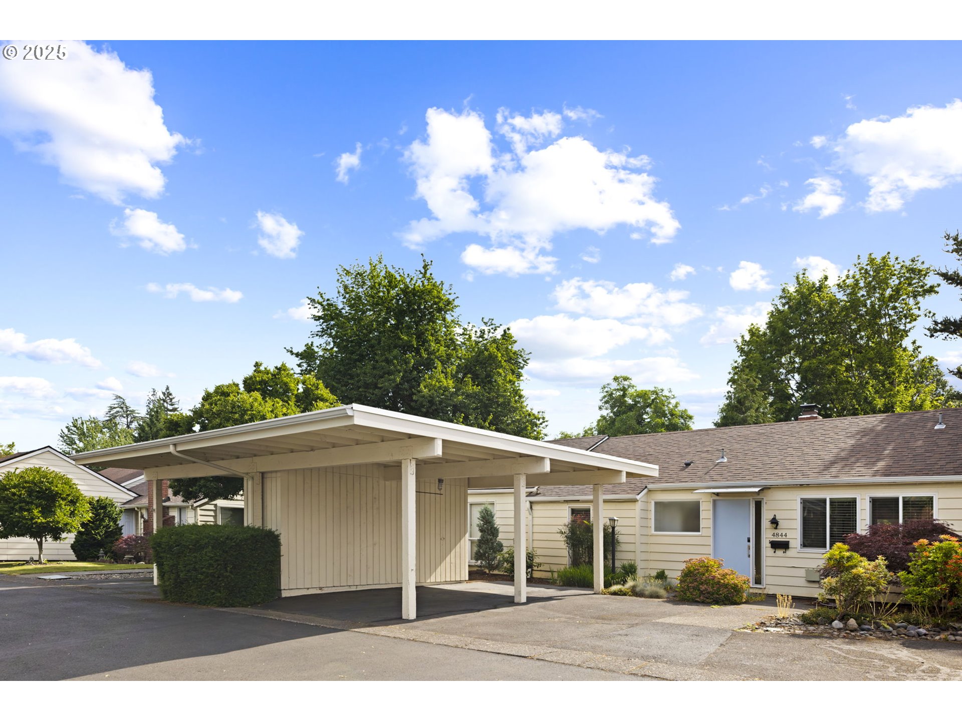4844 Southwest Wembley Place Beaverton, OR 97005 - Photo 5 of 34