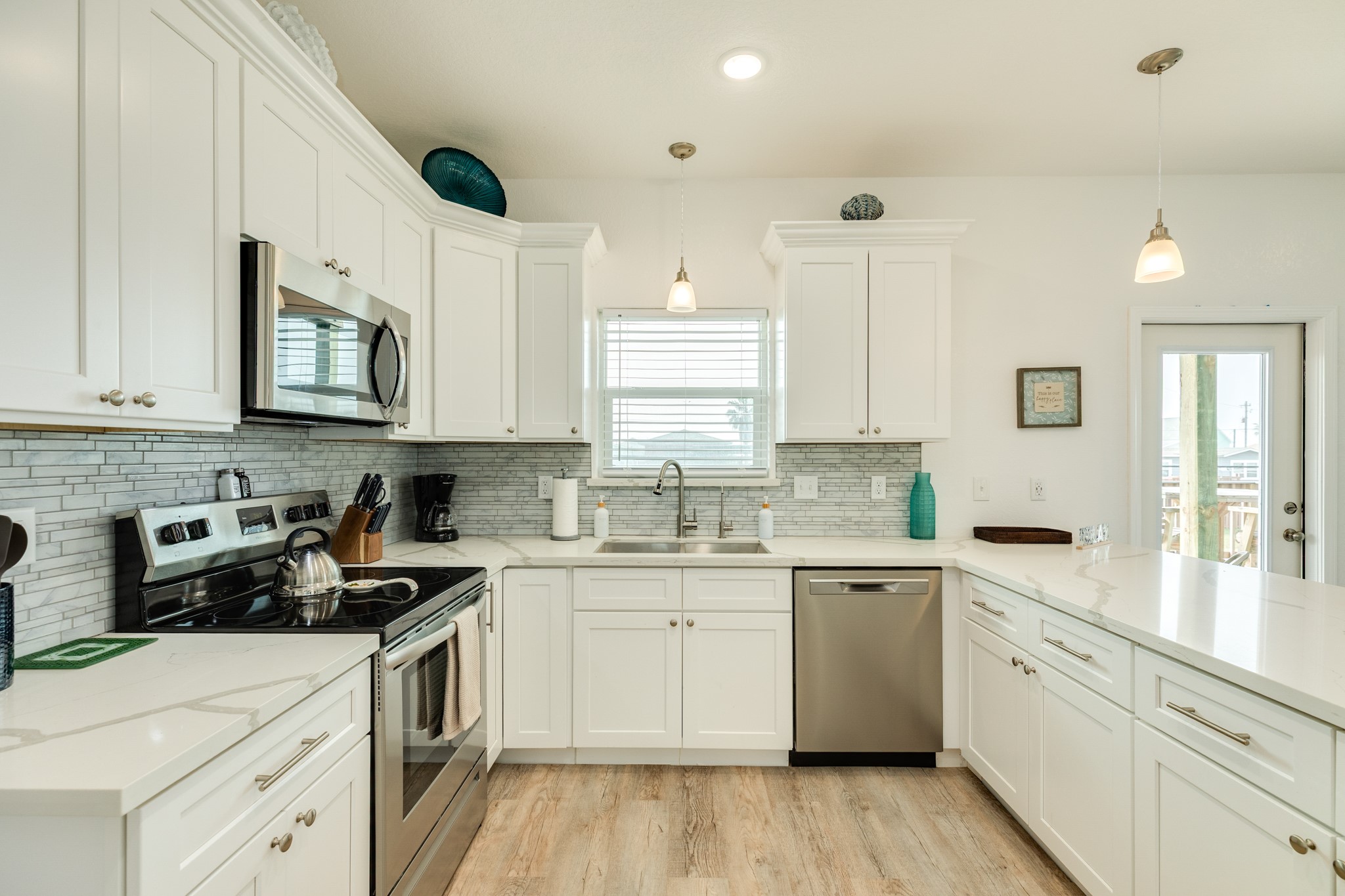 344 Thunder Road Surfside Beach, TX 77541 - Photo 16 of 40 The kitchen has room for two cooks