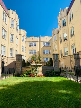 $1,900 | 5731 North Kimball Avenue, Unit 2B, Chicago, IL 60659