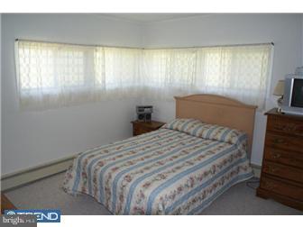 18 Beechtree Road Levittown, PA 19057 - Photo 11 of 11 Bedroom - Main