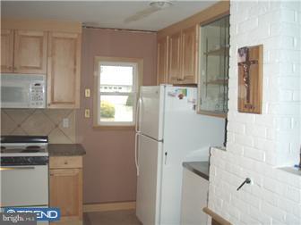 18 Beechtree Road Levittown, PA 19057 - Photo 3 of 11 Kitchen