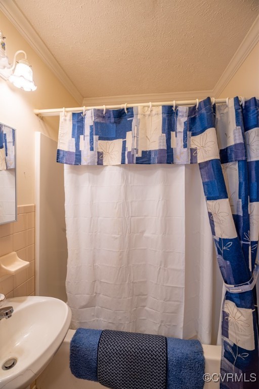 1416 Snead Spring Road Crewe, VA 23930 - Photo 15 of 35 a bathroom with a bathtub and toilet