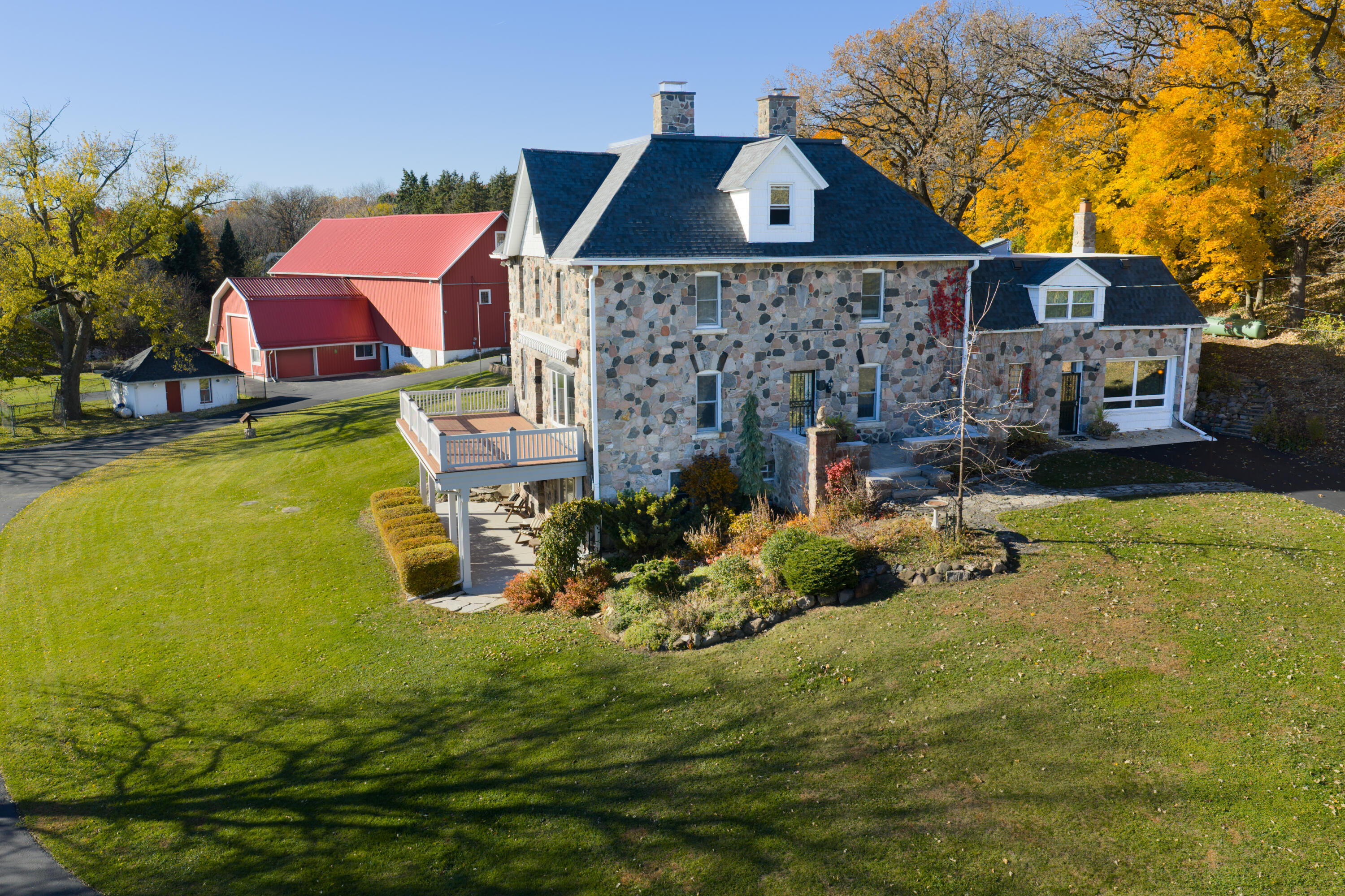 18 Highway 18 Delafield, WI 53018 - Photo 5 of 111 Main Home Pic 4