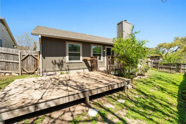 a view of a backyard with table and chairs potted plants