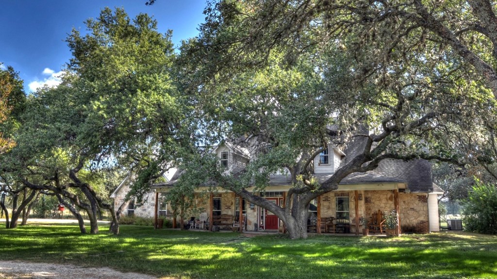 4573 Ranch Road 1120 Rio Frio, TX 78879 - Photo 8 of 70