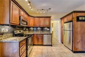 $1,425 | 2210 Pearl Street, Unit 206, Austin, TX 78705