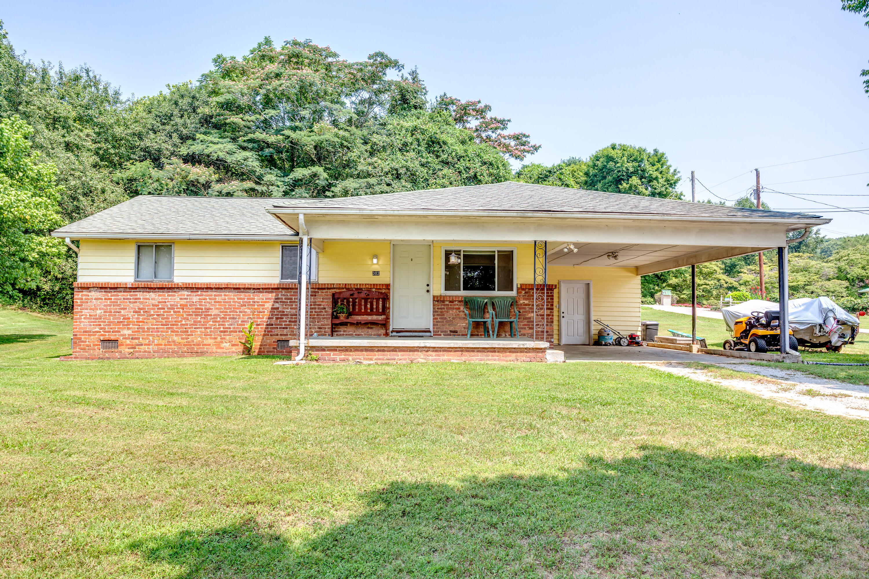 302 Lakeview Road Harriman, TN 37748 - Photo 1 of 24 001210723-3-302LakeviewRdHarrimanTN-SMAL