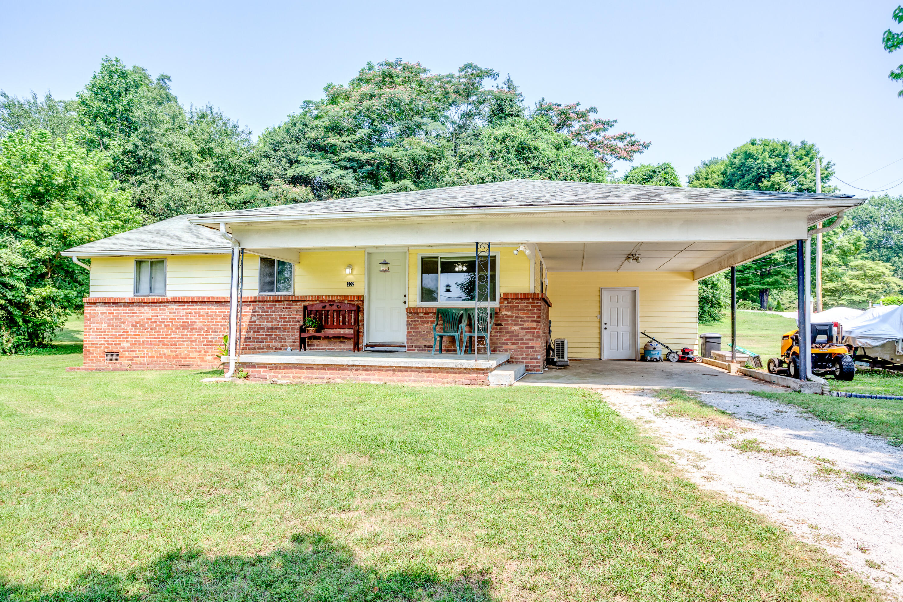 302 Lakeview Road Harriman, TN 37748 - Photo 3 of 24 003210723-3-302LakeviewRdHarrimanTN-SMAL