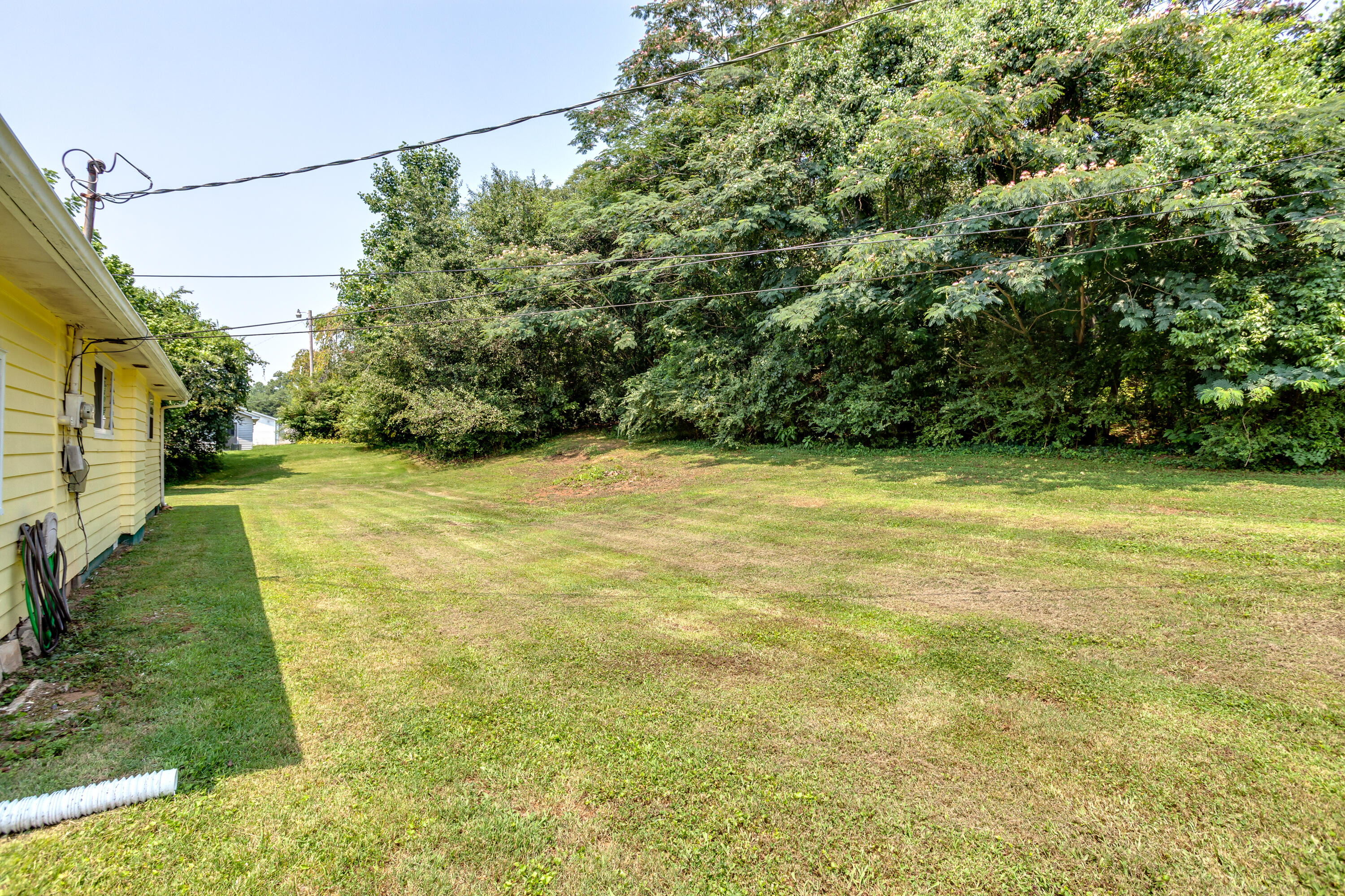 302 Lakeview Road Harriman, TN 37748 - Photo 22 of 24 022210723-3-302LakeviewRdHarrimanTN-SMAL
