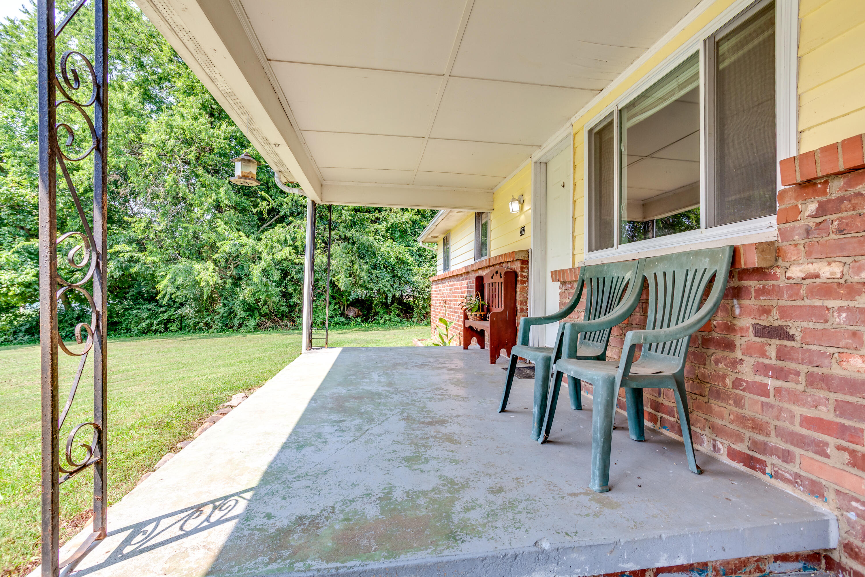 302 Lakeview Road Harriman, TN 37748 - Photo 5 of 24 005210723-3-302LakeviewRdHarrimanTN-SMAL