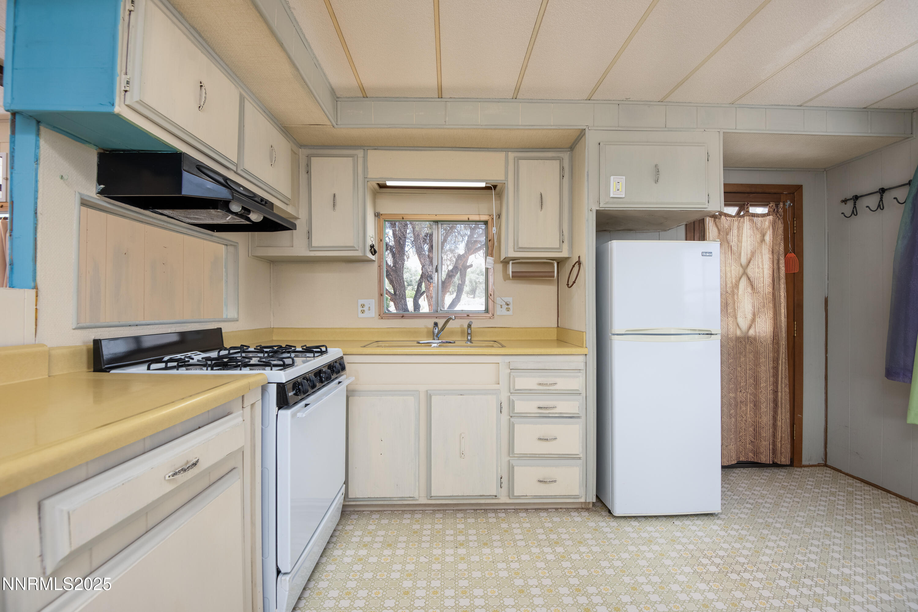 3821 Pebble Road Topaz Ranch Estates, NV 89444 - Photo 4 of 33 3821 Pebble Rd-28