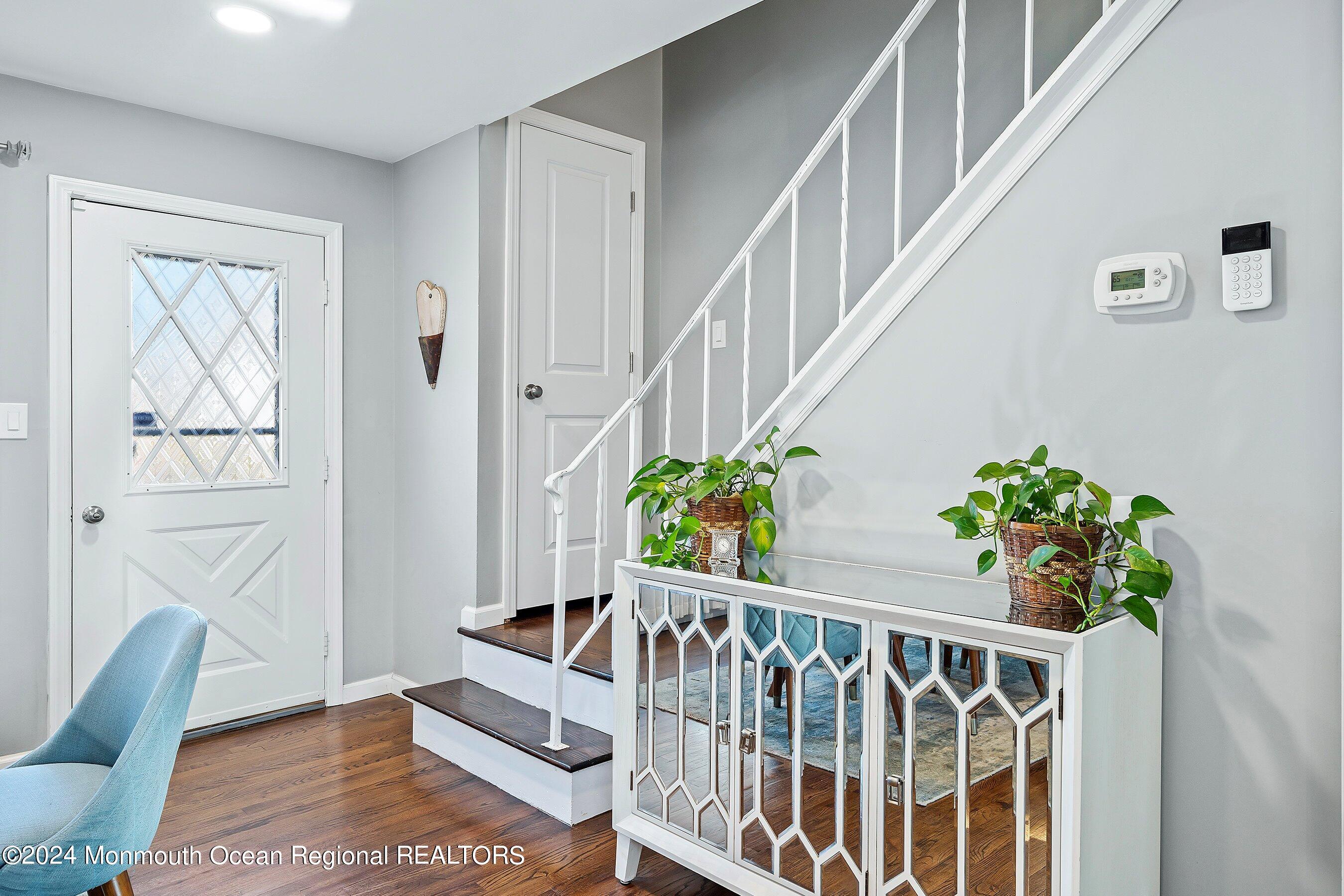 265 Edgeview Road Keyport, NJ 07735 - Photo 13 of 32 10-Foyer