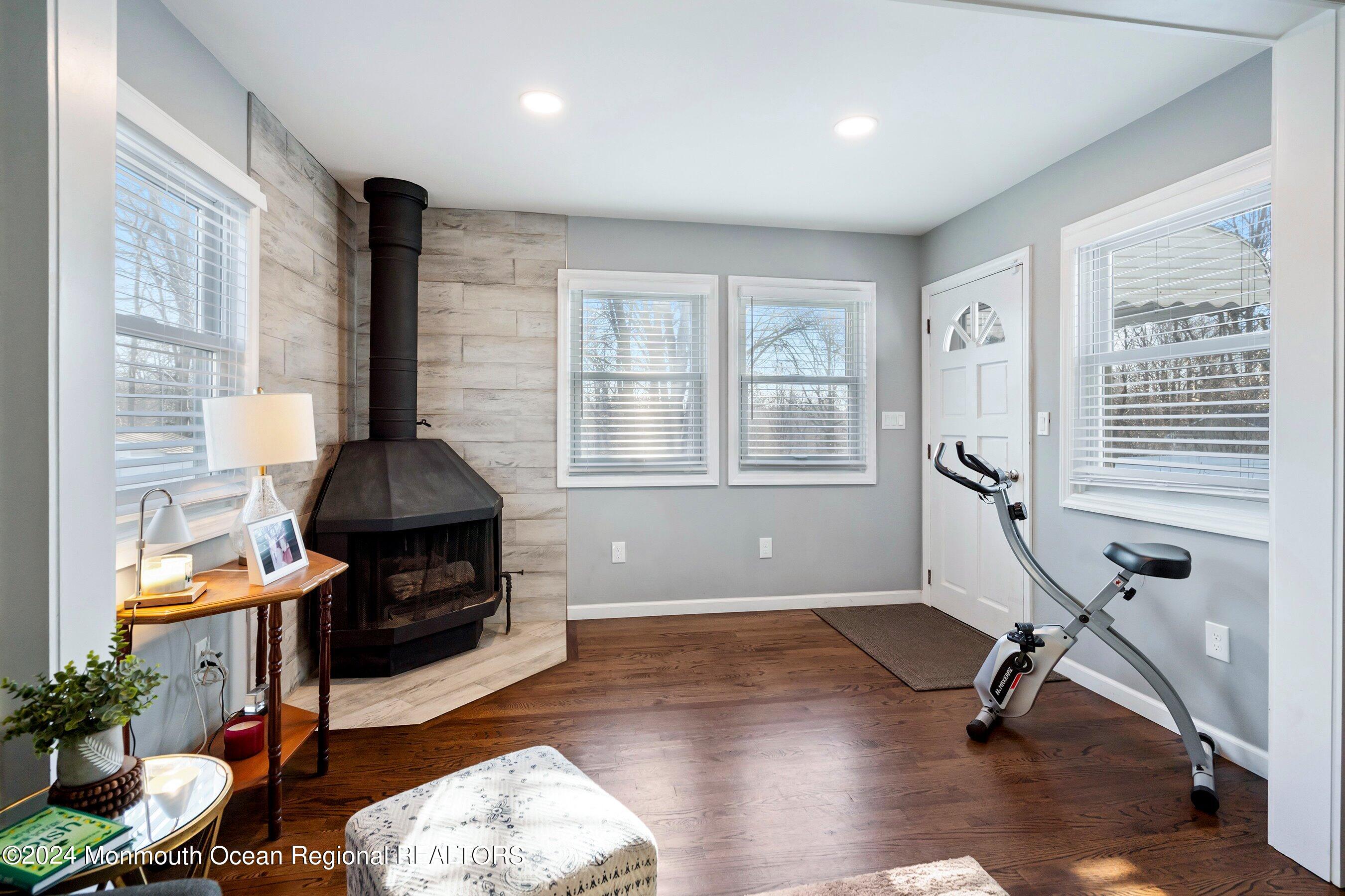 265 Edgeview Road Keyport, NJ 07735 - Photo 15 of 32 19-Living 1B