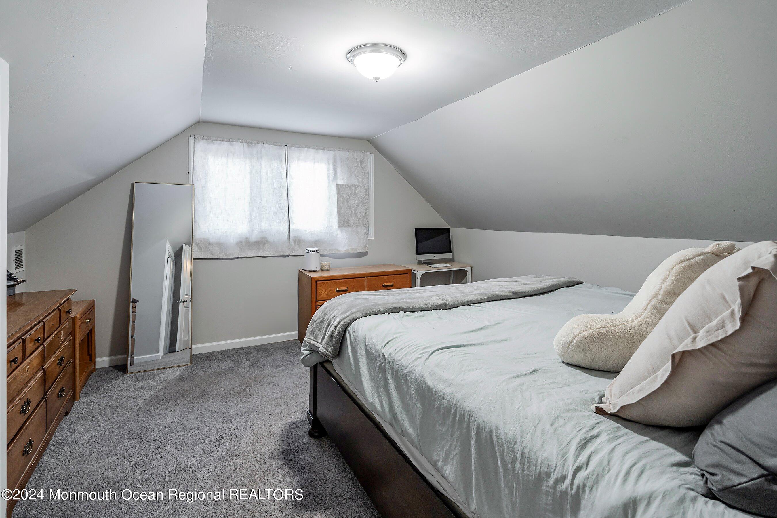 265 Edgeview Road Keyport, NJ 07735 - Photo 18 of 32 24-Bed 2