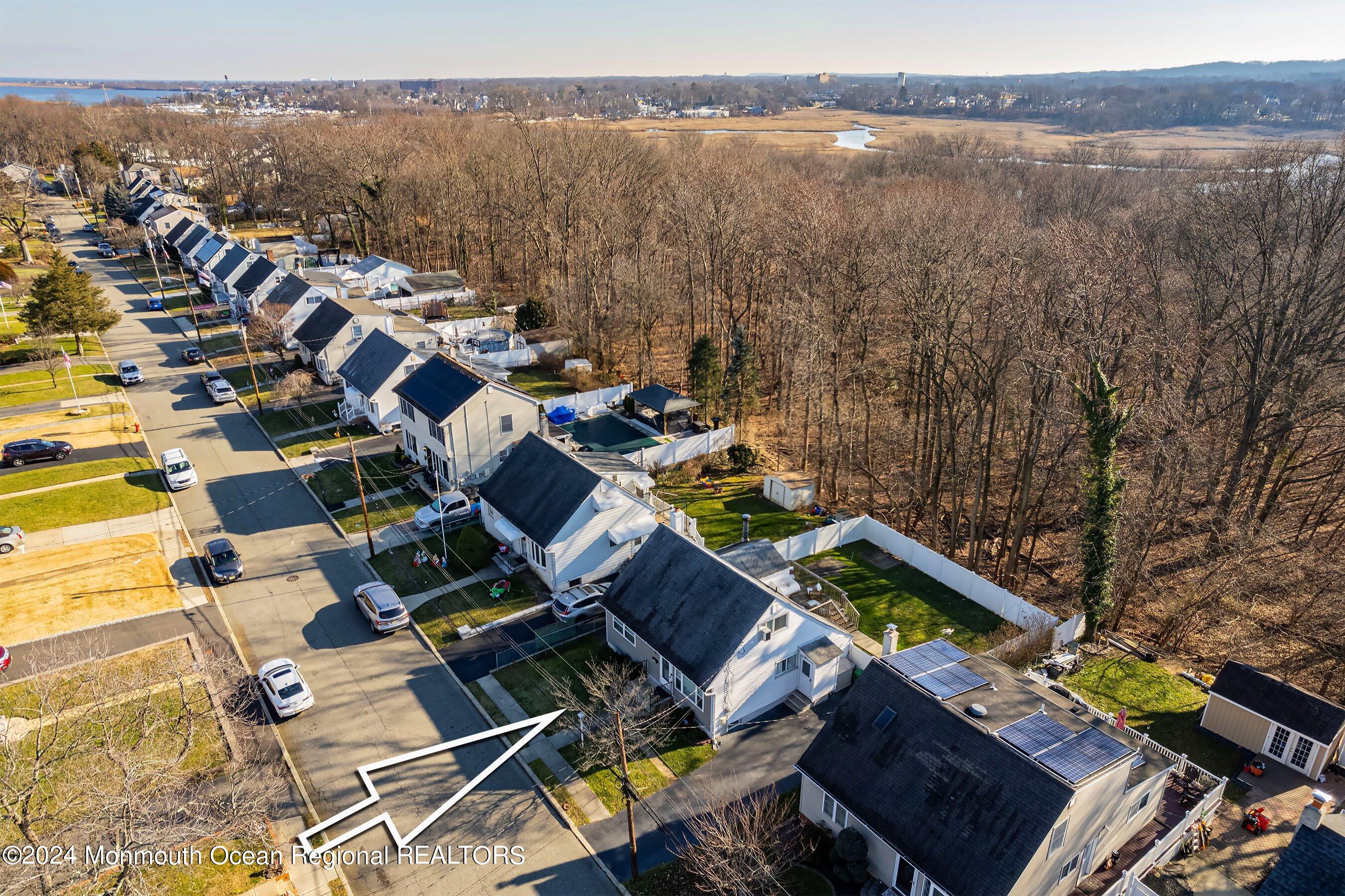 265 Edgeview Road Keyport, NJ 07735 - Photo 29 of 32 04-Front Right 1 with Arrow