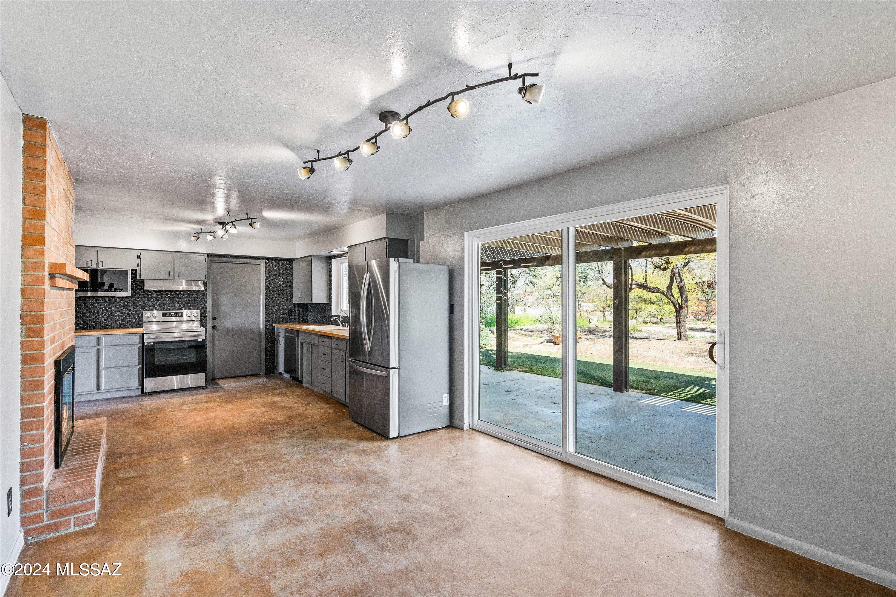 8801 East Buckboard Road Tucson, AZ 85749 - Photo 4 of 25