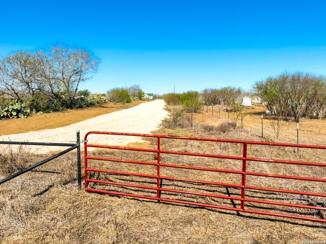 $349,000 | 32.04-acres Bluntzer, Jourdanton, TX 78026