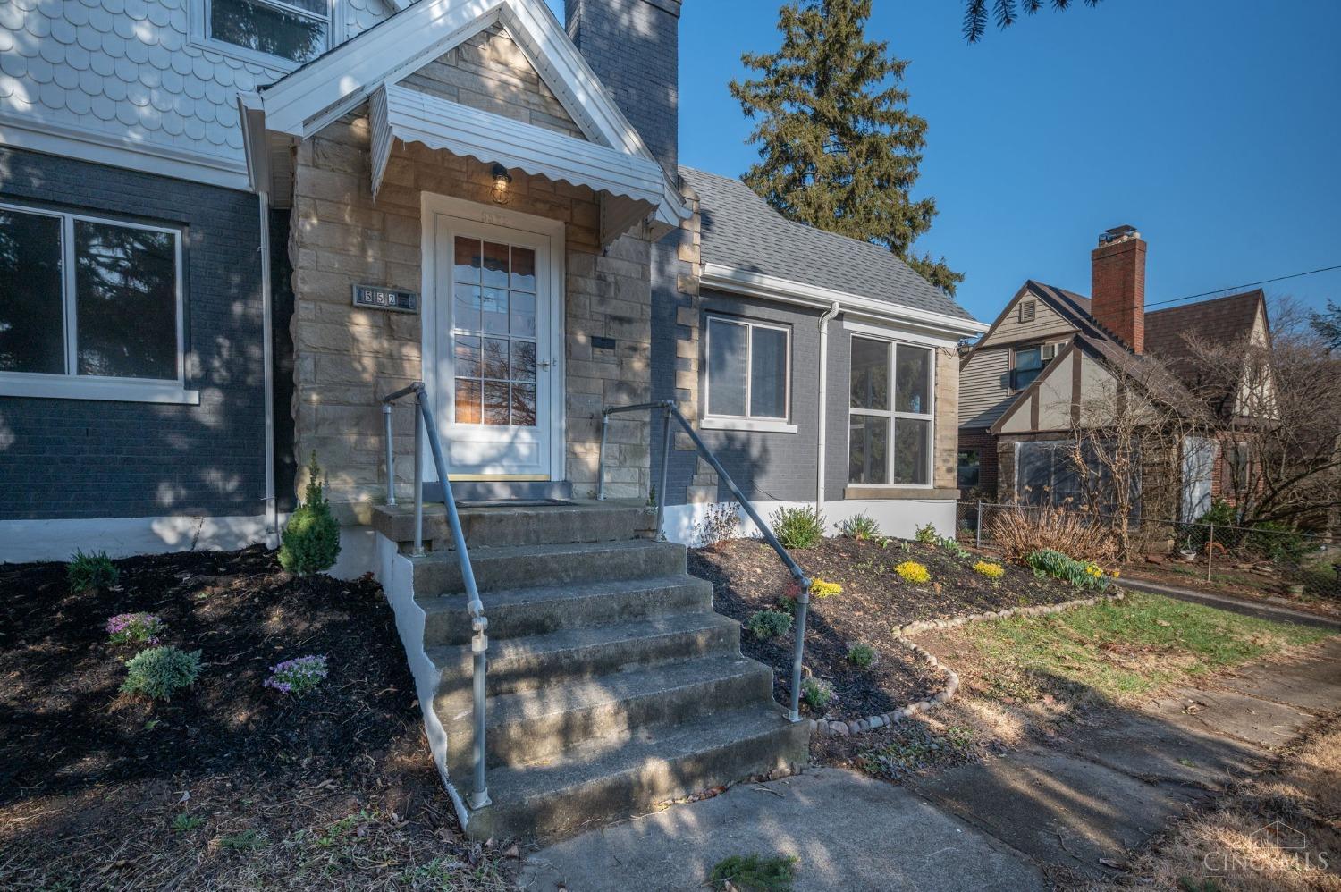 5525 Vogel Road Cincinnati, OH 45239 - Photo 3 of 46