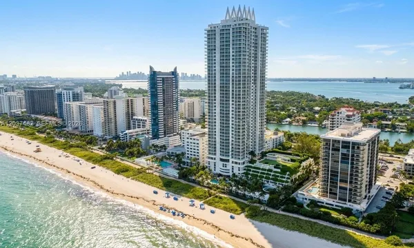 $9,000 | 6365 Collins Avenue, Unit 2201, Miami Beach, FL 33141