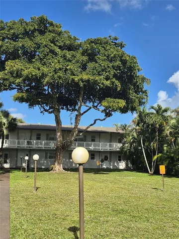 $1,800 | 550 Southeast 2nd Avenue, Unit G22, Deerfield Beach, FL 33441