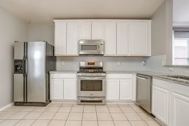 $2,025 | 649 Chalk Knoll Road, Fort Worth, TX 76108