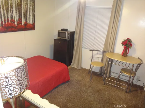 $785 | 800 South Palm Avenue, Unit B, Hemet, CA 92543