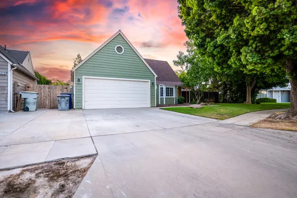 $400,000 | 5427 North Aurora Avenue, Fresno, CA 93722
