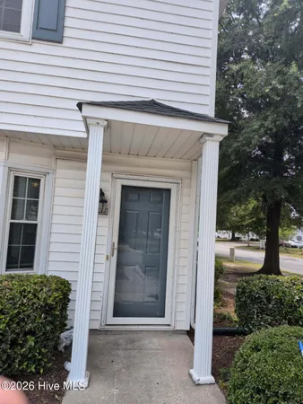 $950 | 3801 Sterling Pointe Drive, Unit R 6, Winterville, NC 28590