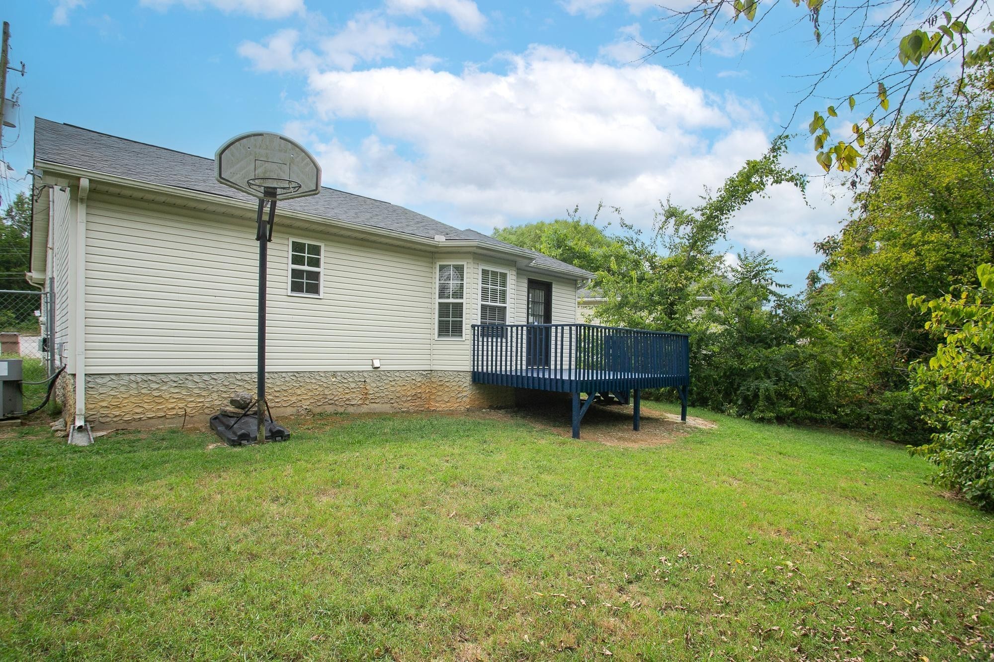 517 Longleaf Court Nashville, TN 37207 - Photo 38 of 41 a backyard of a house with table and chairs