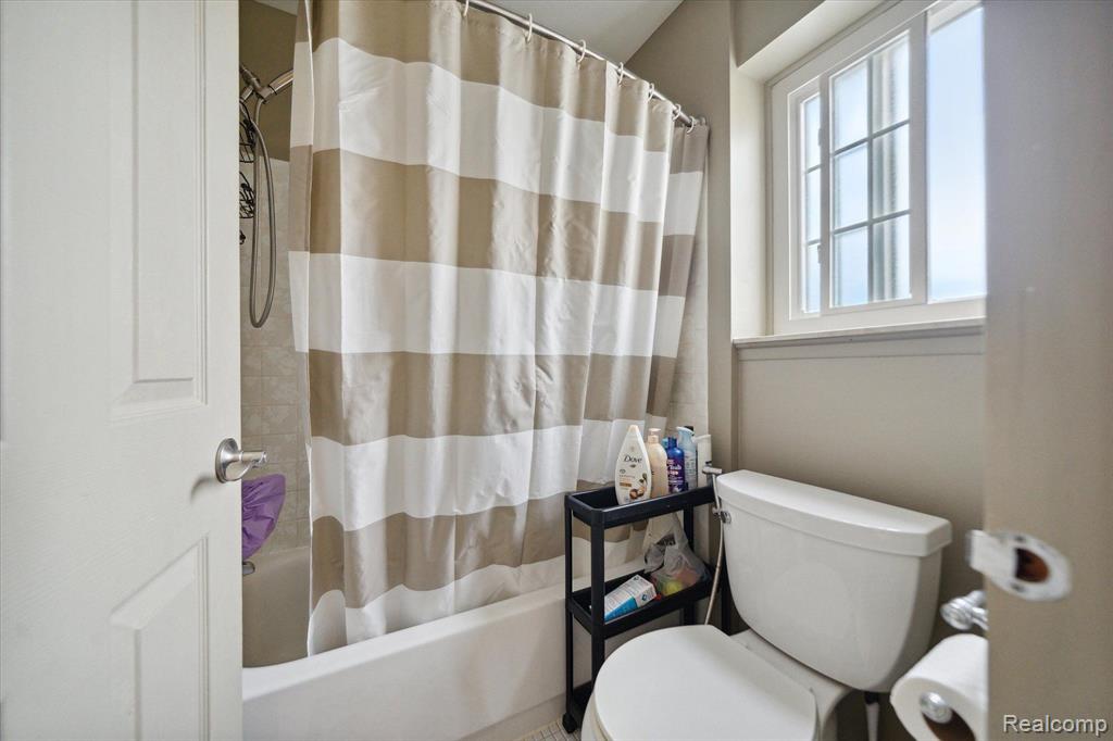 76 Stratford Lane Rochester Hills, MI 48309 - Photo 21 of 38