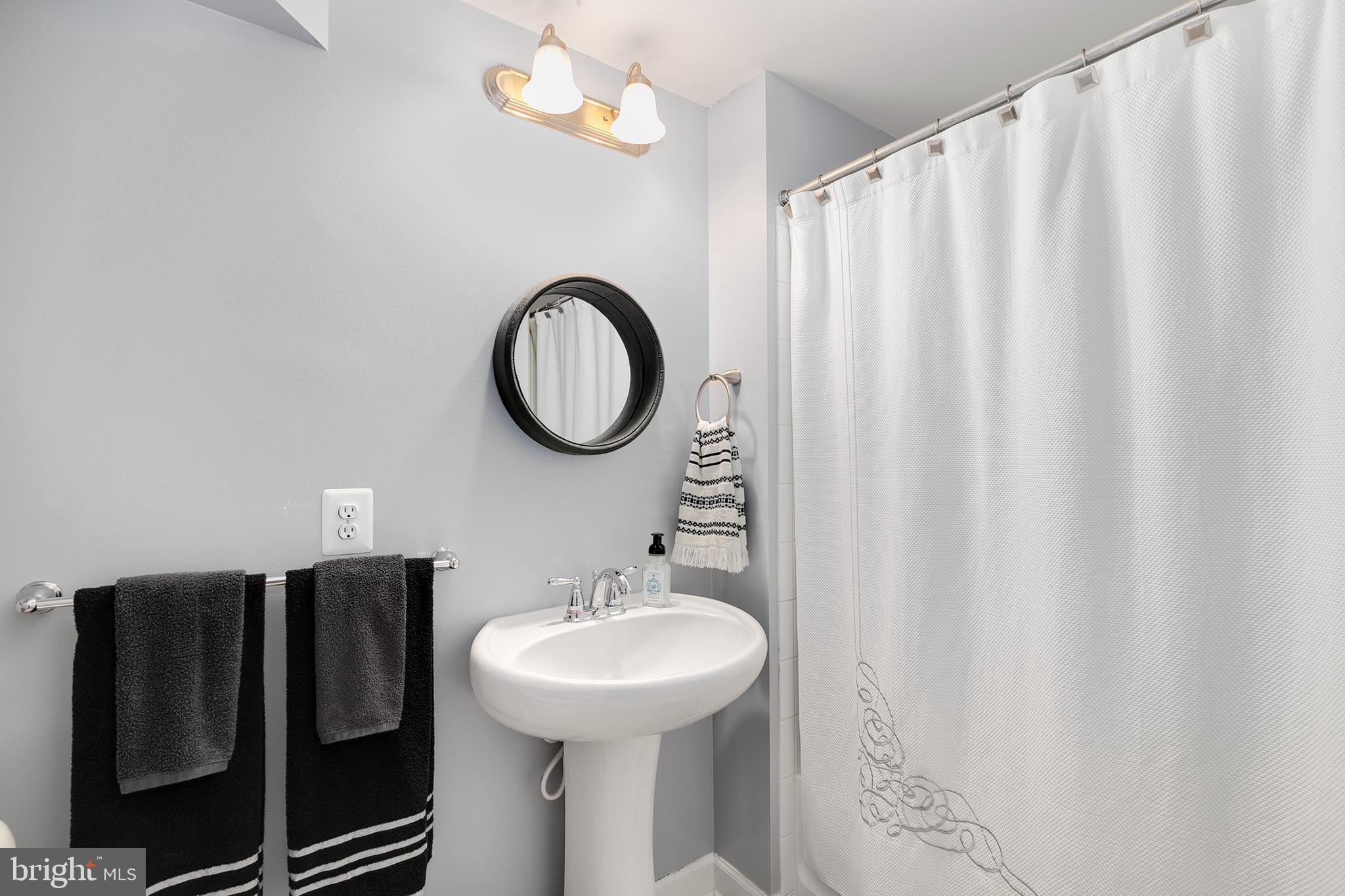 2076 Spring Run Circle Frederick, MD 21702 - Photo 5 of 37 Gallery Image 5