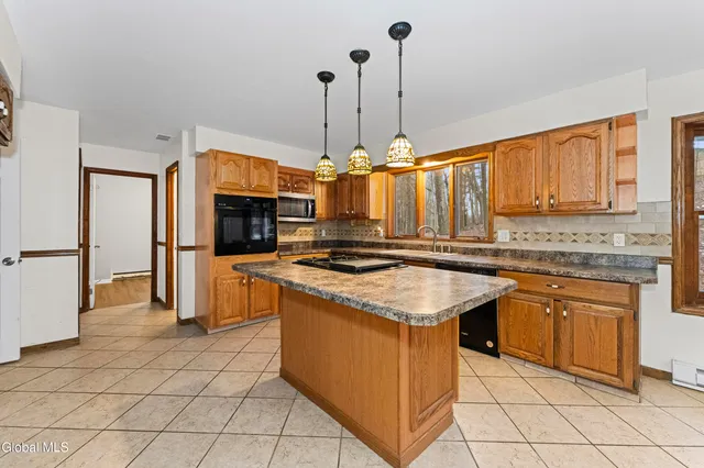 $449,900 | 37 Deer Cliff Road, New Scotland, NY 12186