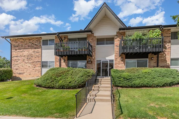 $174,900 | 2 B Kingery Quarter, Unit 207, Willowbrook, IL 60527