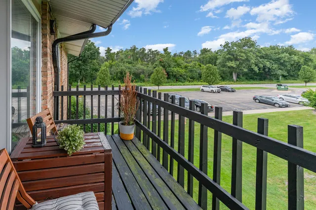 $179,900 | 2 B Kingery Quarter, Unit 207, Willowbrook, IL 60527