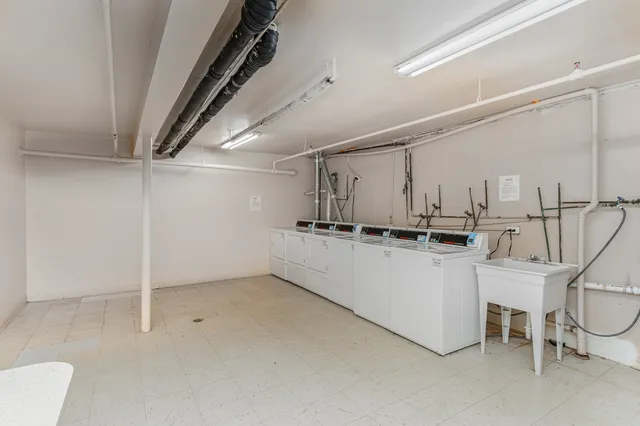 $179,900 | 2 B Kingery Quarter, Unit 207, Willowbrook, IL 60527