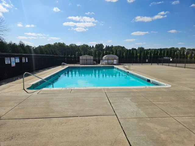 $179,900 | 2 B Kingery Quarter, Unit 207, Willowbrook, IL 60527