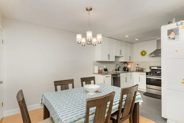 $179,900 | 2 B Kingery Quarter, Unit 207, Willowbrook, IL 60527