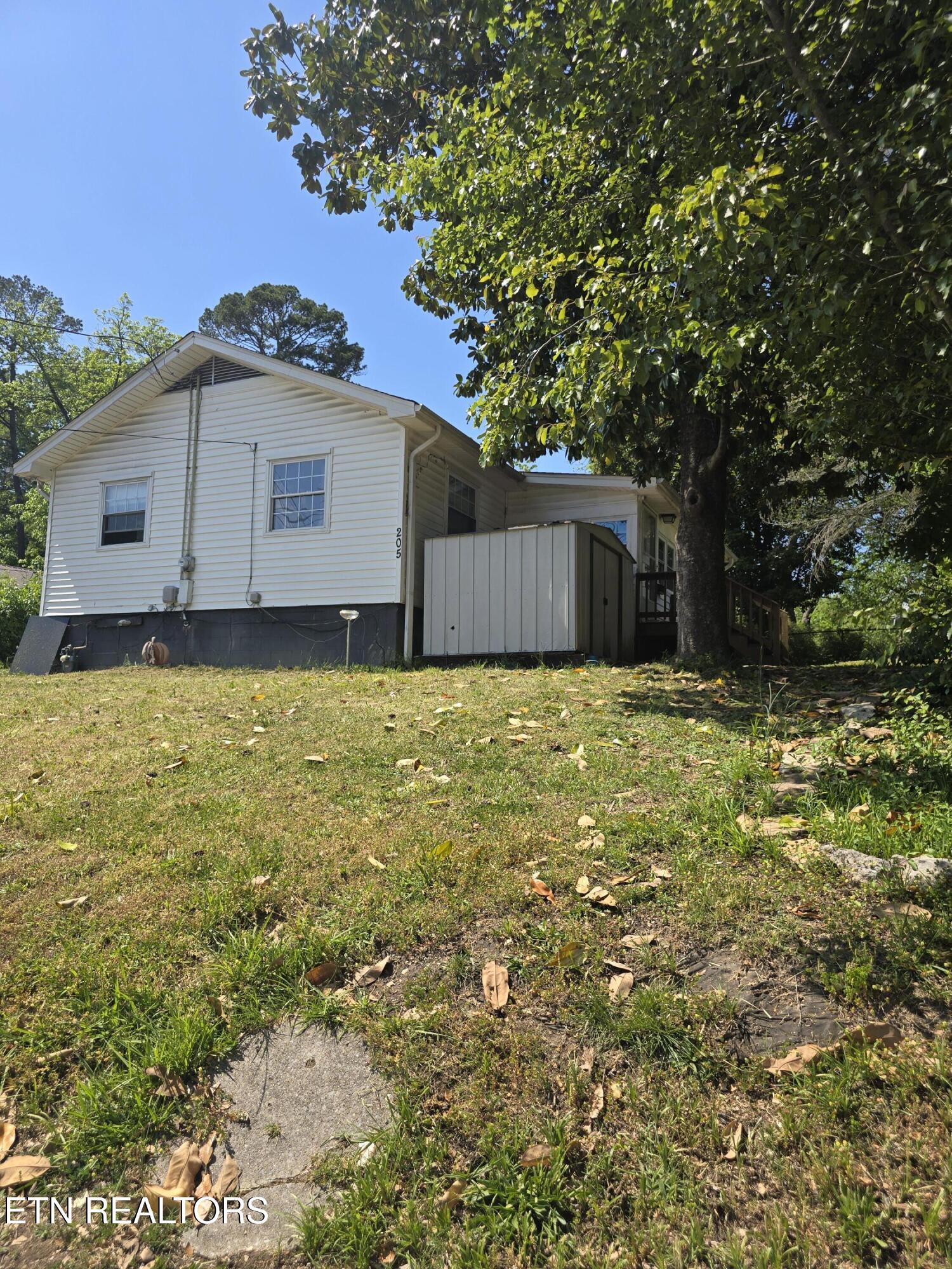 205 East Tennessee Avenue Oak Ridge, TN 37830 - Photo 2 of 13 1000060594