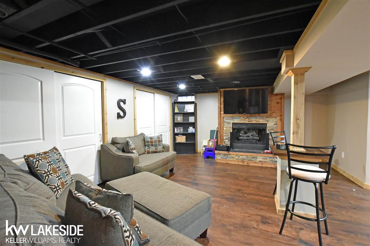 54248 Mound Road Utica, MI 48316 - Photo 17 of 24 50029642-16.JPG
