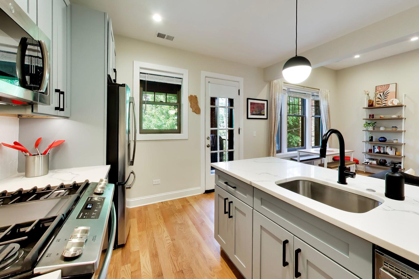 1415 West Rascher Avenue, Unit 302 Chicago, IL 60640 - Photo 11 of 33 Gallery Image 11