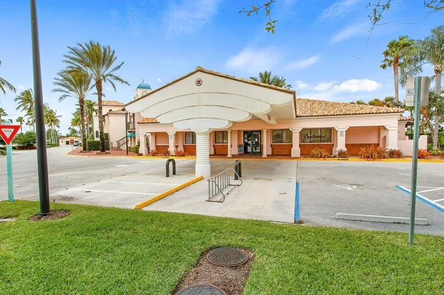 $898,000 | 7580 Red River Road, West Palm Beach, FL 33411