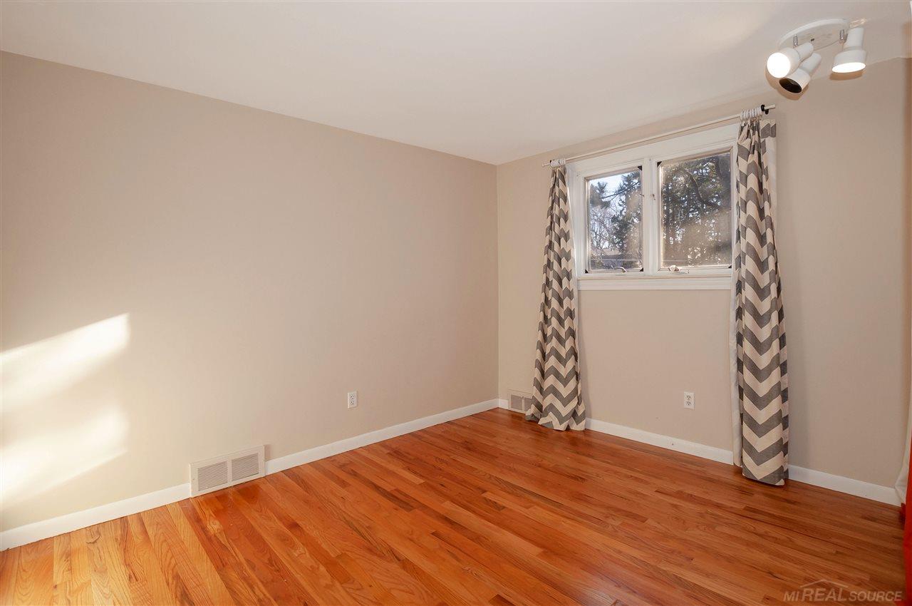805 Canterbury Road Grosse Pointe Woods, MI 48236 - Photo 32 of 41