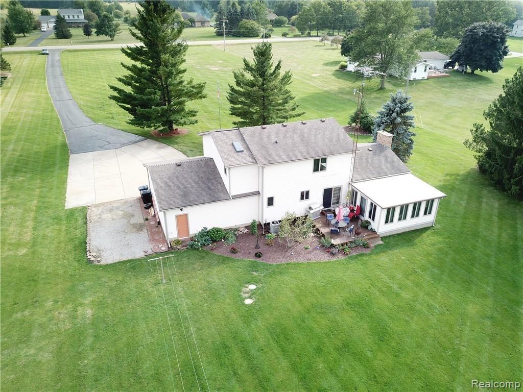 Home is situated far from the road ~Rear view