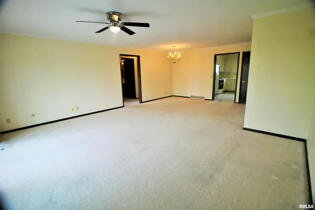 $98,900 | 3715 35th Street, Unit 4, Moline, IL 61265