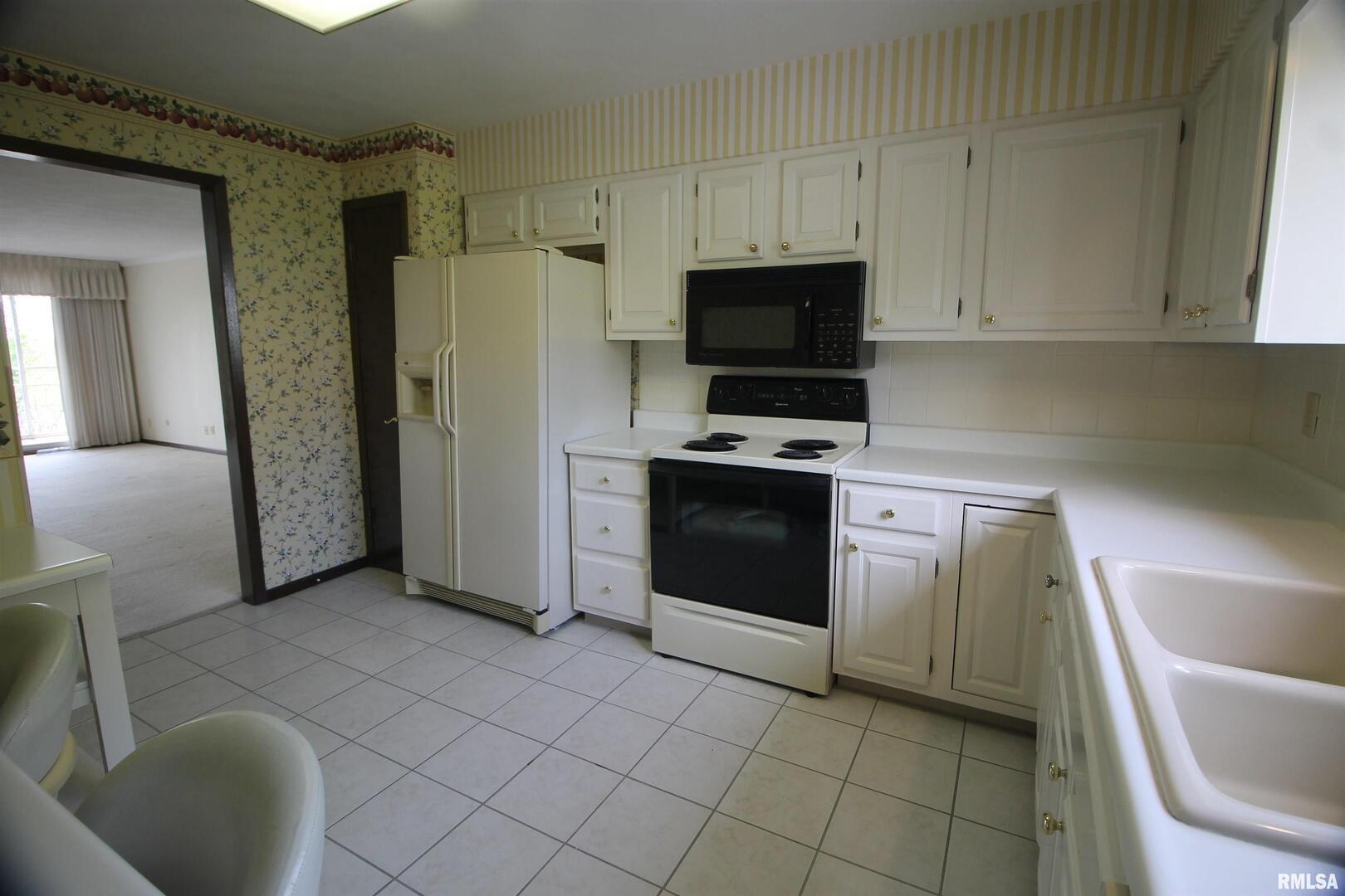 3715 35th Street, Unit 4 Moline, IL 61265 - Photo 8 of 17