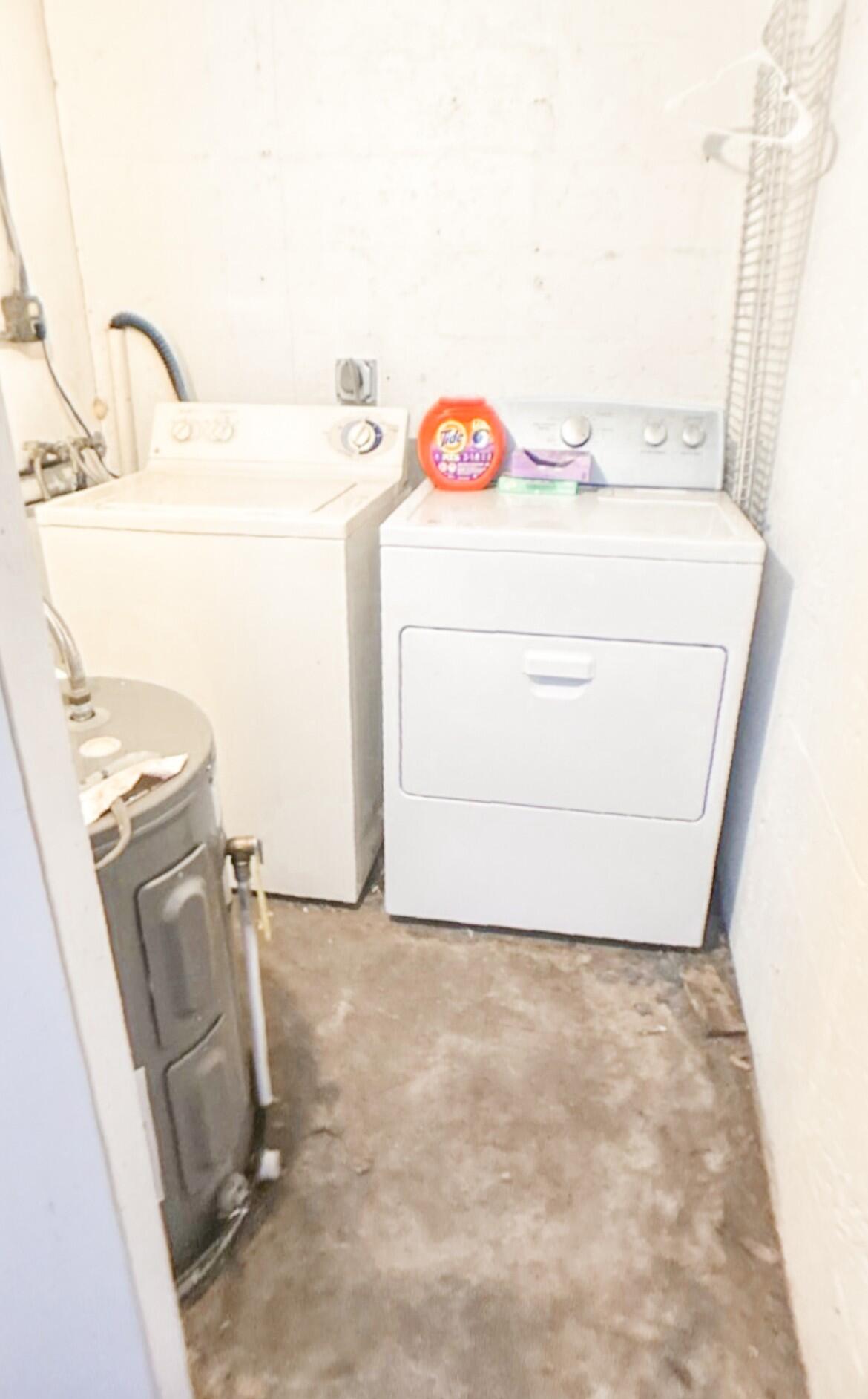 219 West 27th Street Riviera Beach, FL 33404 - Photo 18 of 23 Laundry room