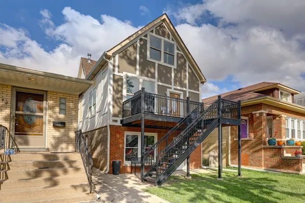 $659,900 | 5040 West Berenice Avenue, Chicago, IL 60641